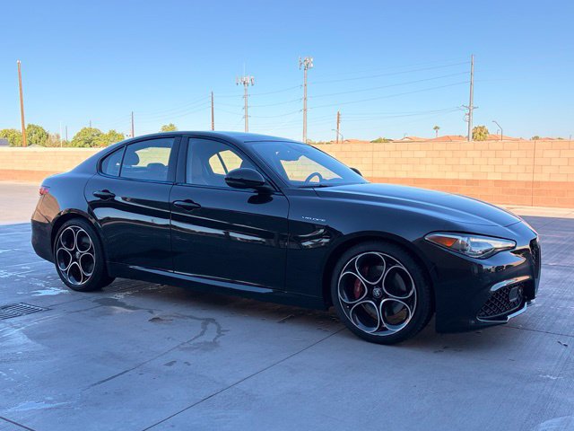 Used 2023 Alfa Romeo Giulia Veloce RWD image 4