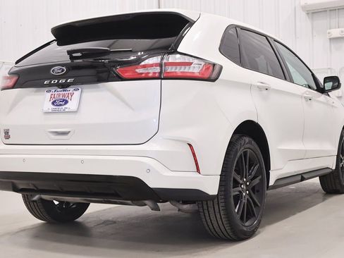 Certified 2023 Ford Edge ST-Line w/ Cargo Accessory Package image 10