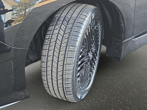 Used 2023 Nissan Leaf SV Plus image 32