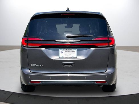 Certified 2023 Chrysler Pacifica Touring-L FWD image 8