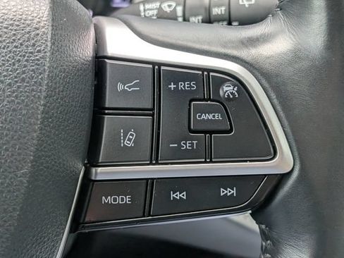 Used 2023 Toyota Highlander XLE FWD image 27