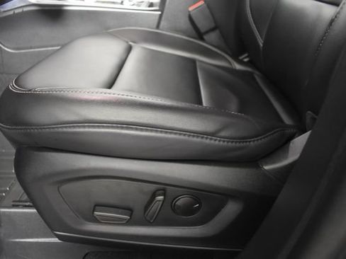 Used 2023 Ford Explorer XLT w/ Equipment Group 202A AWD/4WD image 12