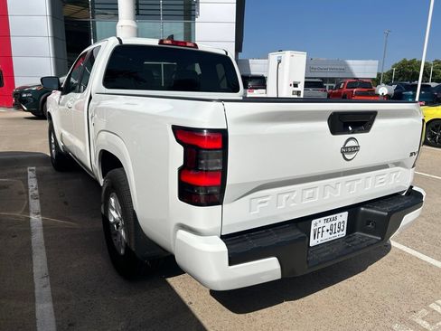Used 2024 Nissan Frontier SV RWD image 11