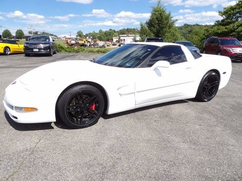 Used 2004 Chevrolet Corvette Coupe w/ Roof Package RWD image 1