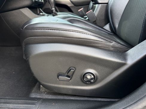 Used 2019 Jeep Cherokee Latitude Plus w/ Comfort/Convenience Group AWD/4WD image 20