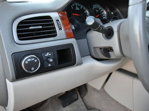 Used 2009 Chevrolet Avalanche LTZ image 40