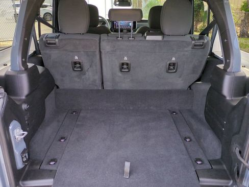 Used 2025 Jeep Wrangler Unlimited Rubicon 4xe w/ Convenience Group AWD/4WD image 13