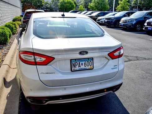 Used 2015 Ford Fusion SE w/ Equipment Group 202A FWD image 5