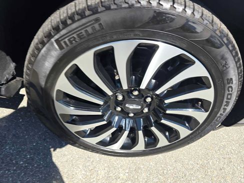 Used 2024 Lincoln Navigator L Black Label AWD/4WD image 9