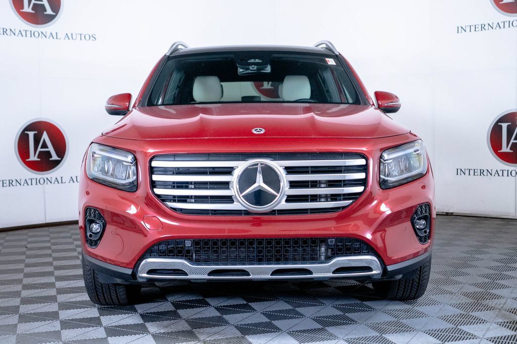 Used 2026 Mercedes-Benz GLB 250 4MATIC image 2