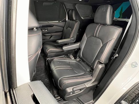 Used 2023 Honda Pilot TrailSport image 13
