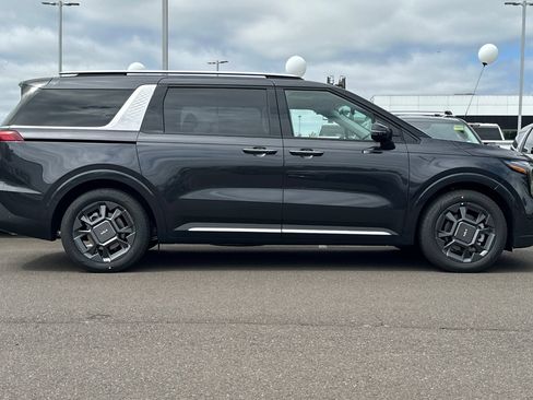 New 2026 Kia Carnival SX FWD image 3