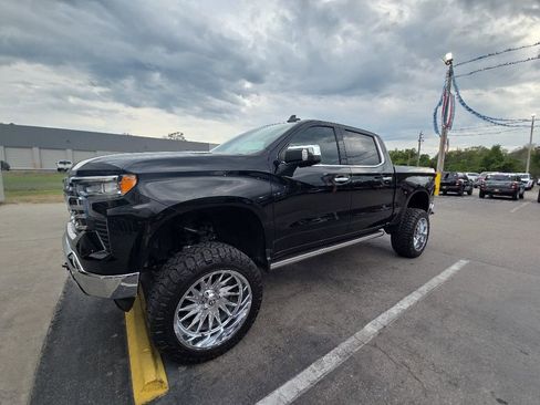Used 2022 Chevrolet Silverado 1500 LTZ w/ LTZ Premium Package AWD/4WD image 2