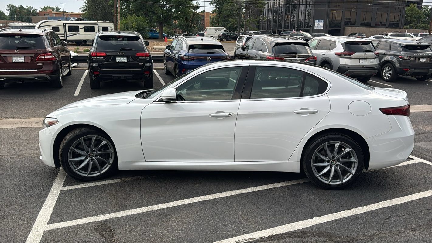 Used 2018 Alfa Romeo Giulia AWD image 6