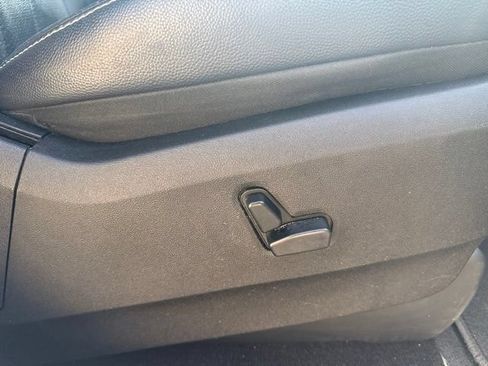 Used 2013 Chrysler Town & Country Touring-L w/ Driver Convenience Group FWD image 23
