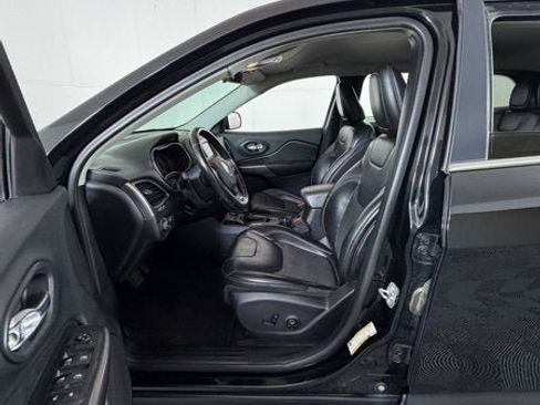 Used 2019 Jeep Cherokee Latitude Plus FWD image 9