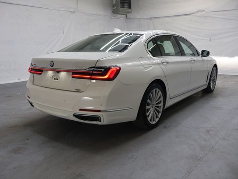 Used 2022 BMW 740i xDrive w/ Premium Package AWD/4WD image 7