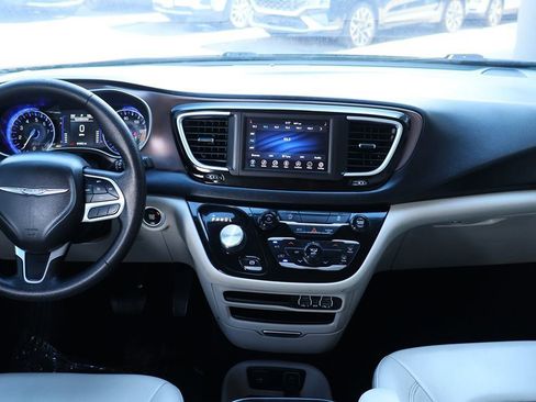 Used 2021 Chrysler Voyager Lxi image 35