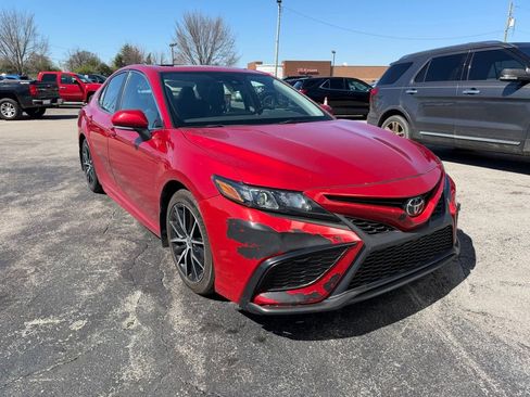 Used 2022 Toyota Camry SE w/ Cold Weather Package FWD image 2