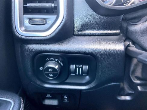 Used 2020 RAM 1500 Laramie image 33