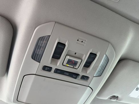 Used 2022 Toyota Highlander XLE AWD/4WD image 29