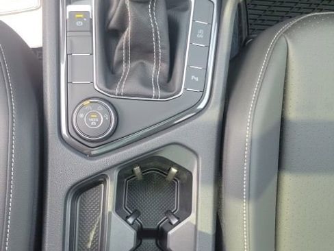 New 2024 Volkswagen Tiguan SE R-Line image 42