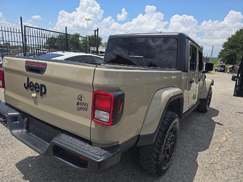 Used 2022 Jeep Gladiator Sport AWD/4WD image 4
