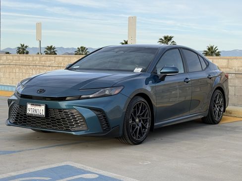 Used 2025 Toyota Camry SE image 7