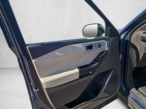 Used 2020 Ford Explorer Platinum image 11
