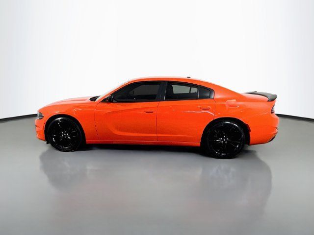 Used 2018 Dodge Charger SXT w/ Blacktop Package RWD image 6