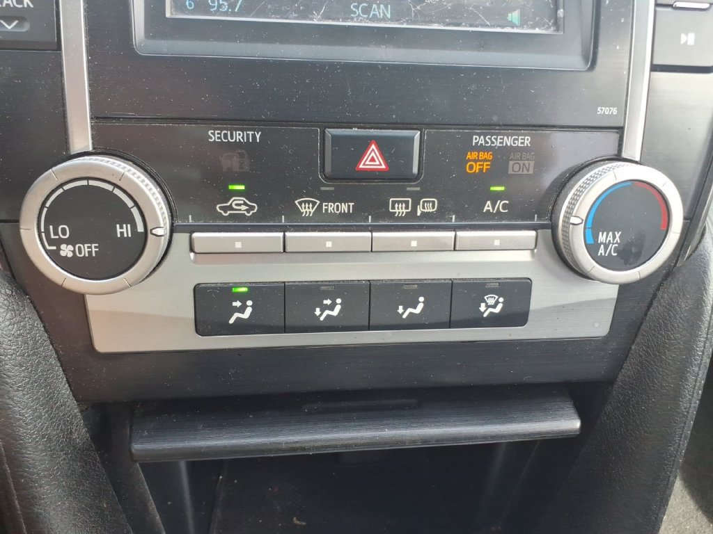 Used 2013 Toyota Camry SE FWD image 20