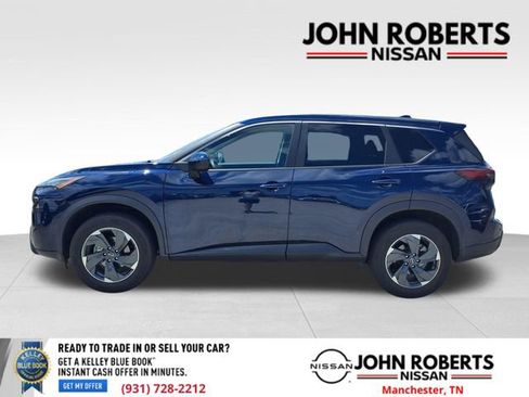 Used 2025 Nissan Rogue SV AWD/4WD image 2