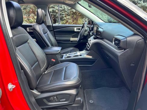 Used 2020 Ford Explorer XLT w/ Equipment Group 202A AWD/4WD image 36