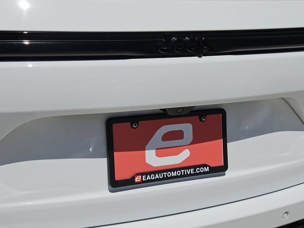 Used 2025 Jeep Grand Cherokee Altitude AWD/4WD image 41