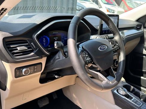 Used 2022 Ford Escape Titanium image 13