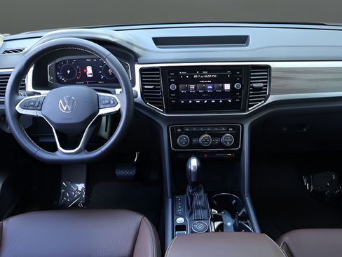 Certified 2023 Volkswagen Atlas SEL AWD/4WD image 17