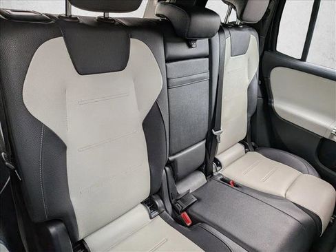 Used 2021 Mercedes-Benz GLB 250 image 12