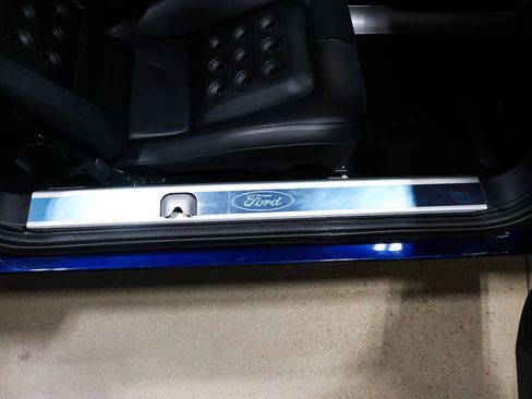 Used 2005 Ford GT RWD image 35