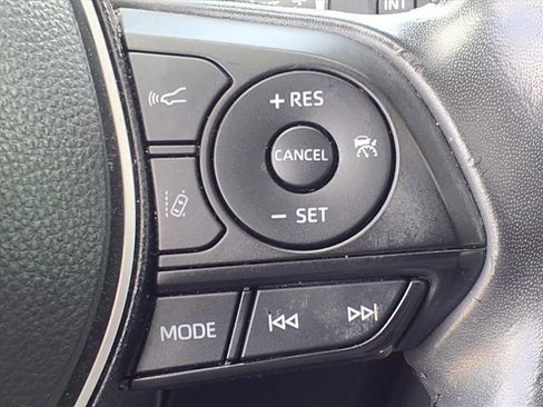 Used 2019 Toyota RAV4 XLE Premium image 16