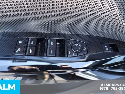 Used 2025 BMW 740i w/ Premium Package image 15