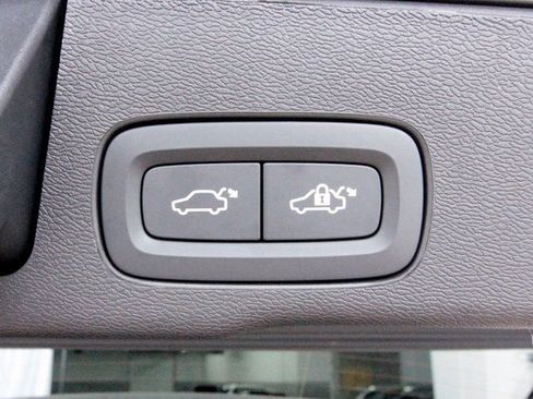 Certified 2025 Volvo XC60 B5 Core w/ Protection Package Premier image 31