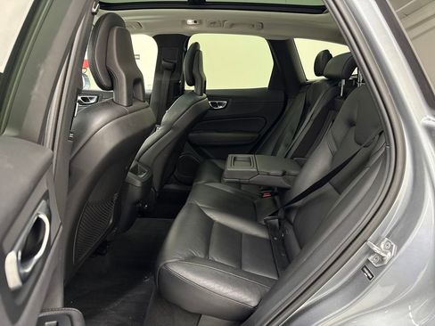 Used 2018 Volvo XC60 T6 Momentum w/ Advanced Package image 25