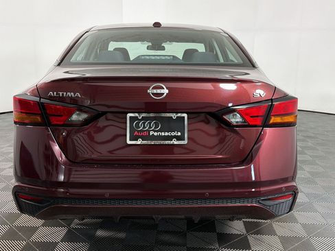 Used 2024 Nissan Altima 2.5 SV FWD image 8