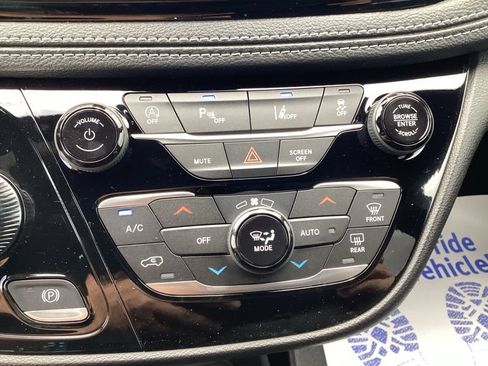 New 2027 Chrysler Pacifica Select AWD/4WD image 36