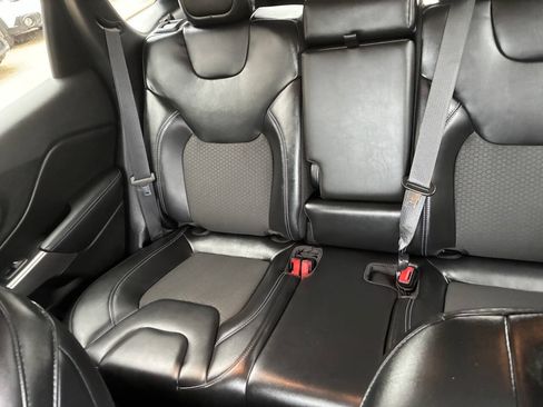 Used 2020 Jeep Cherokee Latitude Plus w/ Comfort/Convenience Group AWD/4WD image 11