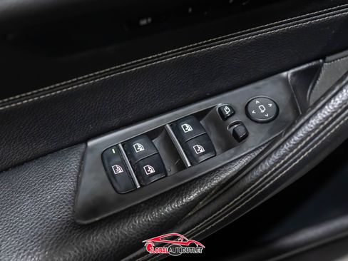 Used 2018 BMW 530e w/ Premium Package 2 image 42