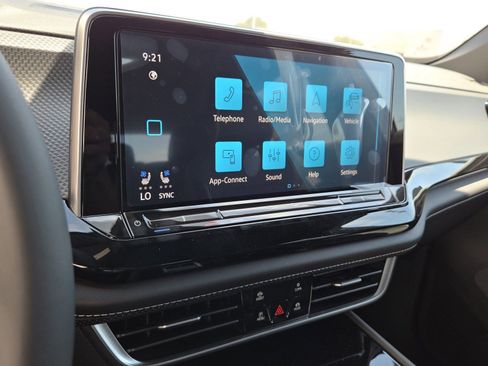 New 2024 Volkswagen Atlas Cross Sport SEL Premium R-Line AWD/4WD image 12