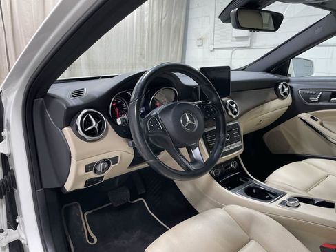 Used 2018 Mercedes-Benz GLA 250 4MATIC w/ Premium Package image 10