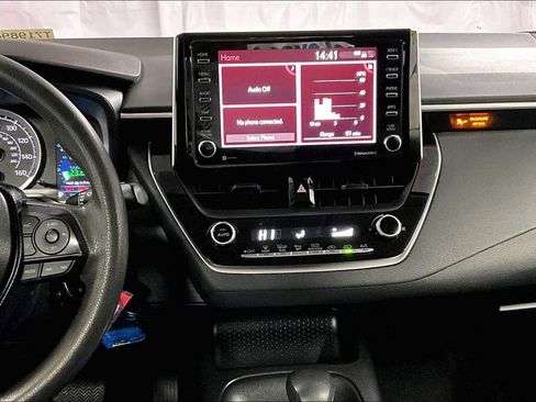 Used 2021 Toyota Corolla LE image 18
