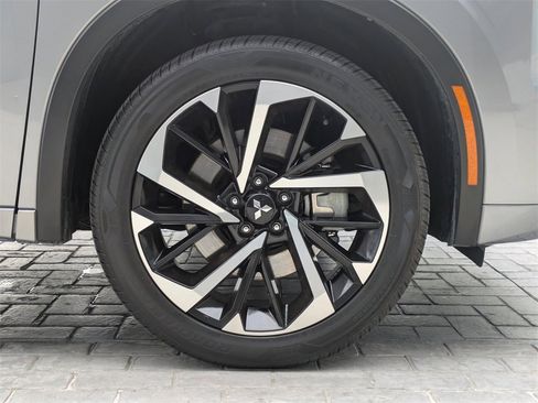 Used 2024 Mitsubishi Outlander SEL Black Edition image 11